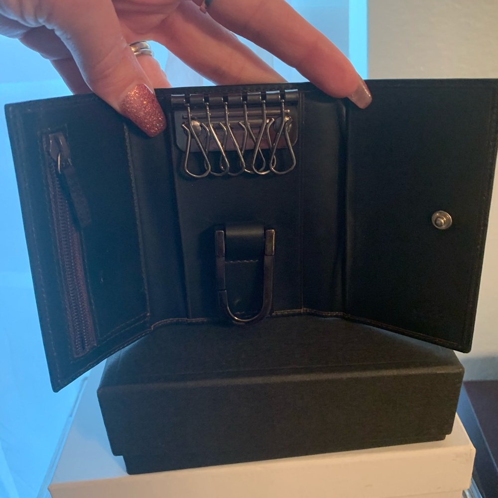 Authentic Gucci Key Case - Picture 2 of 4